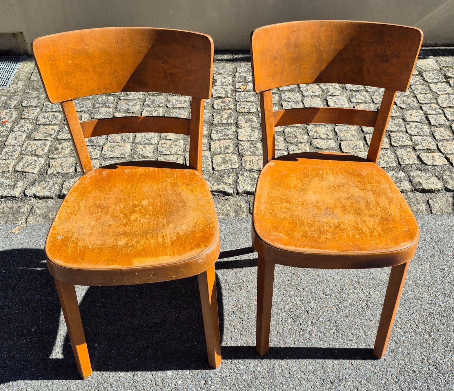 Chaises: 2 Holzstühle – D'occasion à Engi par Mil_31