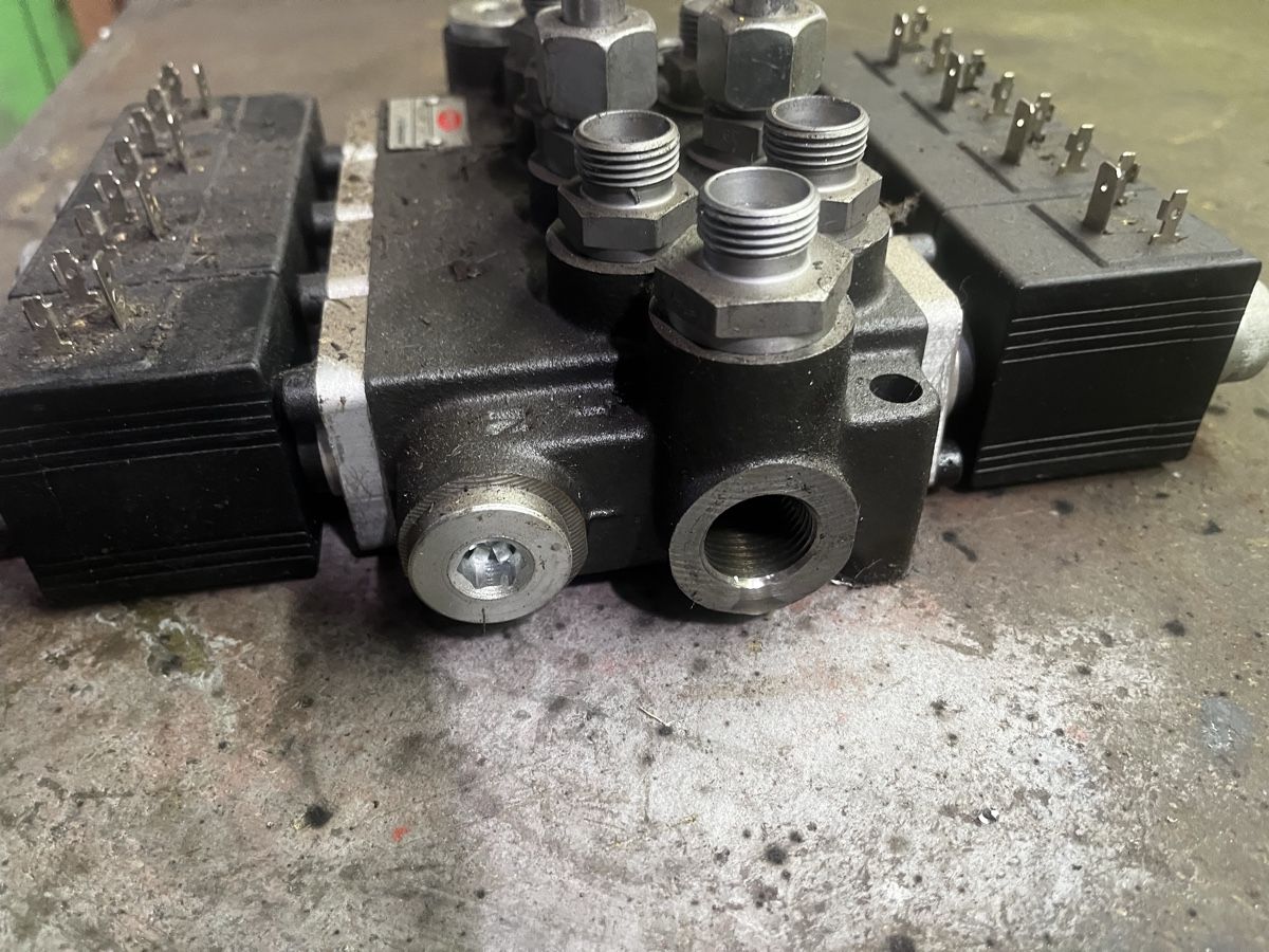 Metall- & Schlosserei Sonstiges: Hydraulikventil – Gebraucht aus Bigenthal von trekeerfahrer 1