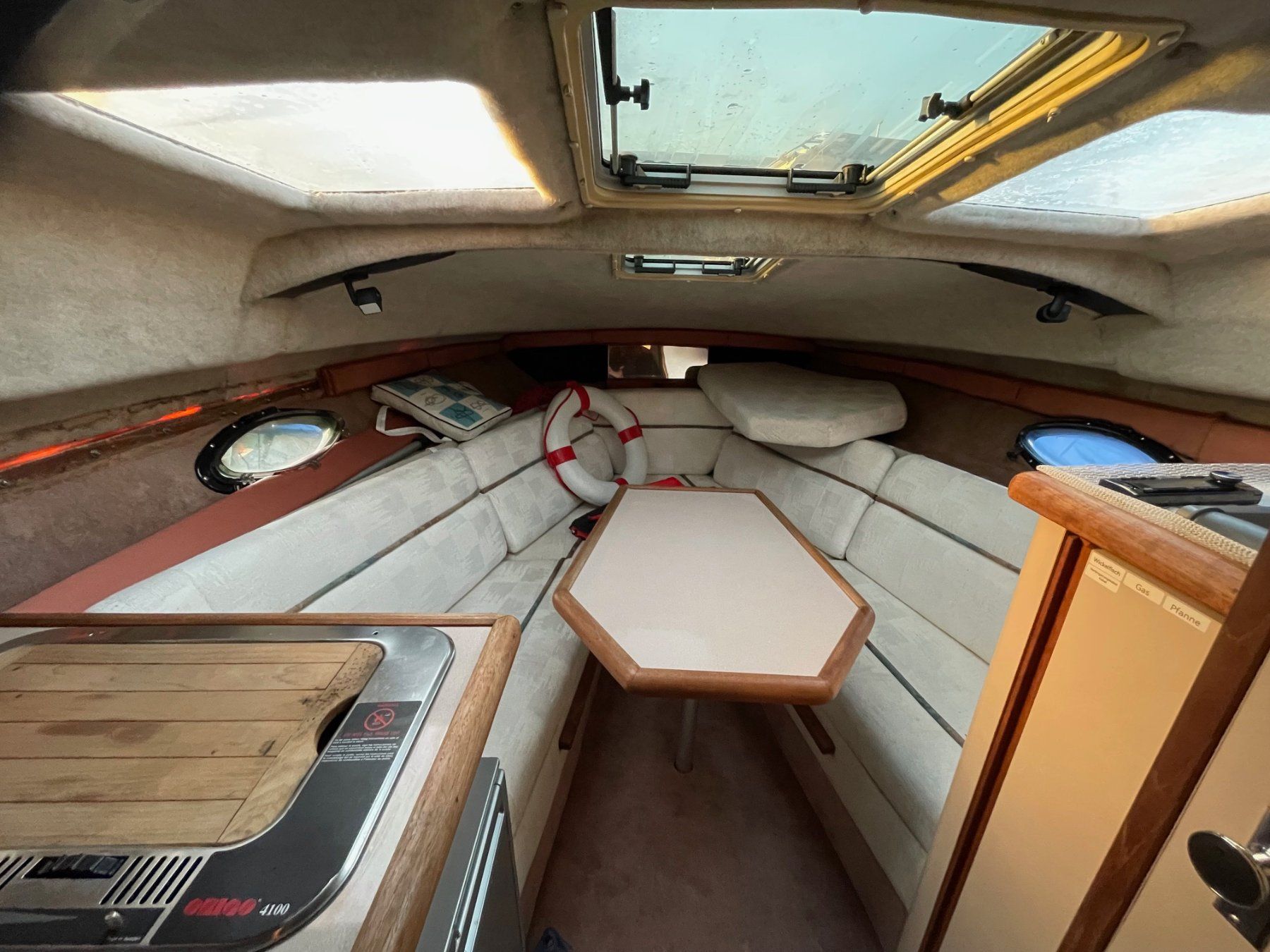 Maxum Boote: MAXUM 2500 SCR MOTORYACHT - HAFENPLATZ – Gebraucht aus Avenches von BOOTTRANSPORTE 5