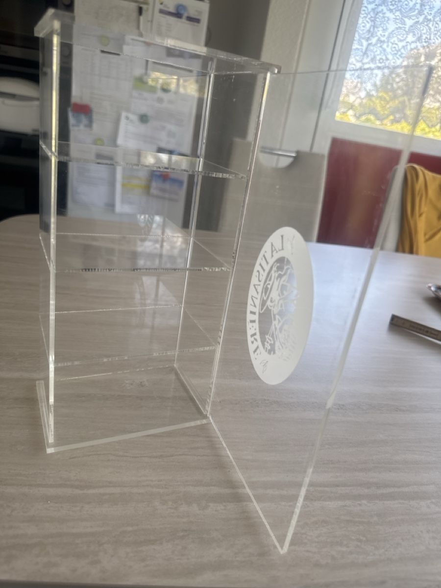 Vitrinen: Acryl Regal mit 4 Fächern 28 cm – Gebraucht aus Burgdorf von Lai87 1