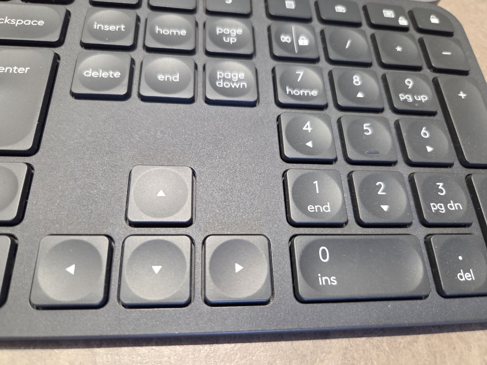 Logitech Tastiere: Logitech Craft Wireless Keyboard (CH-Layout) – Bluetooth – Usato da Zug venduto da olx_5shp 3