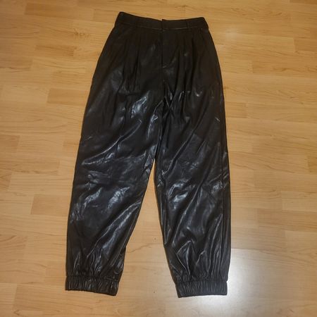 Ungetragene Aniye By-Kunstlederhose (IT 42, ca. DE 36)