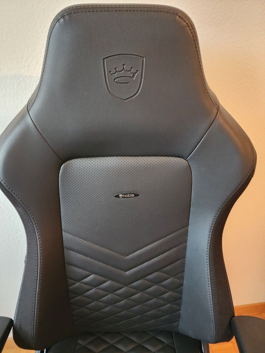 Noblechairs Sedie: Noble Chairs HERO Black – Nuovo (secondo la descrizione) da Steinmaur venduto da rica_silva 6