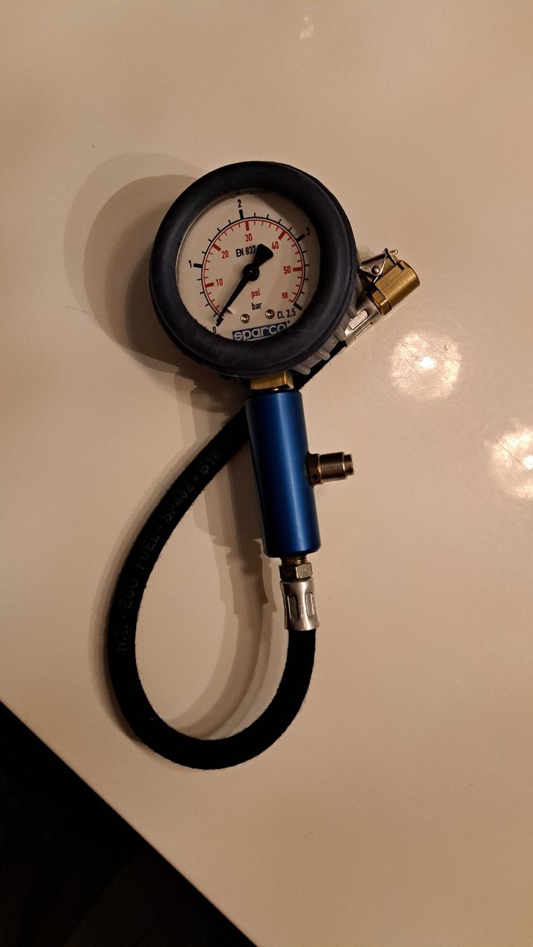 Mesurer: Sparco Luftdruckmesser – D'occasion à Ramsen par Michael240284