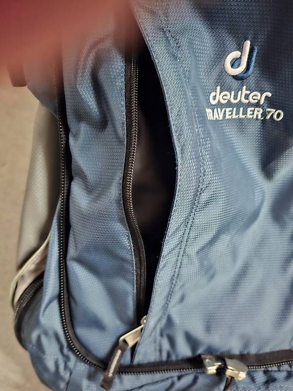 Rucksäcke: Deuter Traveller 70 Reiserucksack, blau – Gebraucht aus Affoltern am Albis von Feather 1