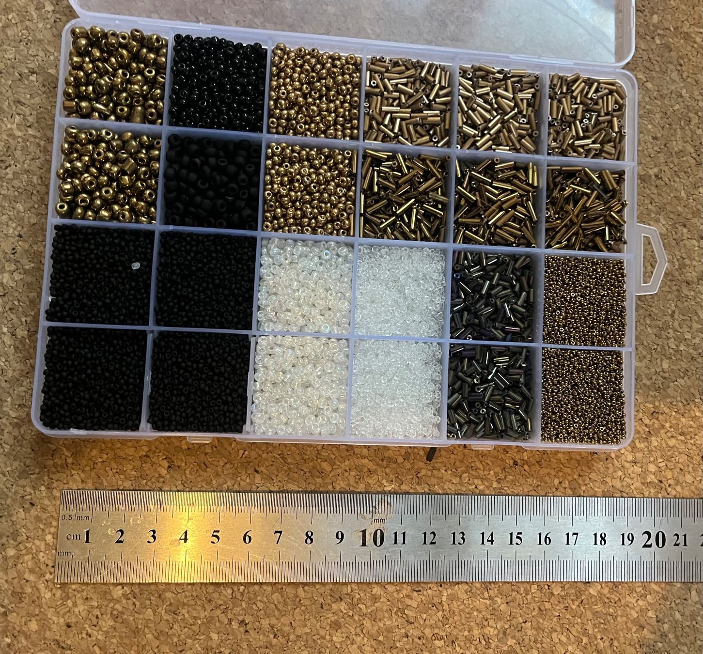 Kit bricolage: Grosse Perlenbox Seed Beads + Bugle Beads 6/0 8/0 11/0 15/0 – Nuovo (secondo la descrizione) da Zuchwil venduto da MLV92 1
