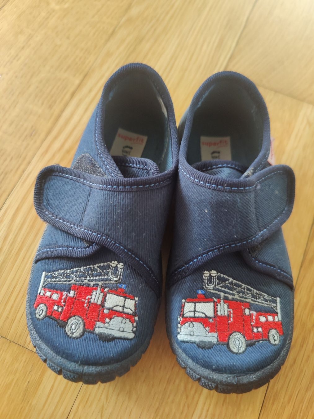 Scarpe per ragazzi: Hausschuhe Superfit Gr. 23 – Usato da Gossau SG venduto da Matamoros