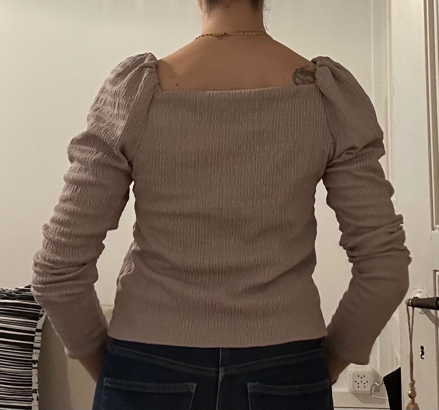 Top: H&M Long Sleeve Top, Size S, Square Neckline, Chic Look – Usato da Lausanne venduto da dre_th8k 3