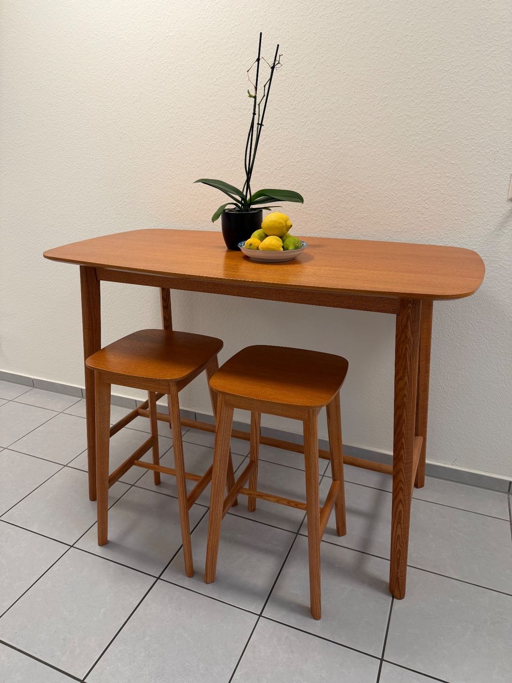 Maisons du monde Tavoli: Portobello by Maison Du Monde - Dining table and stools – Usato da Zug venduto da cpi_lm6f