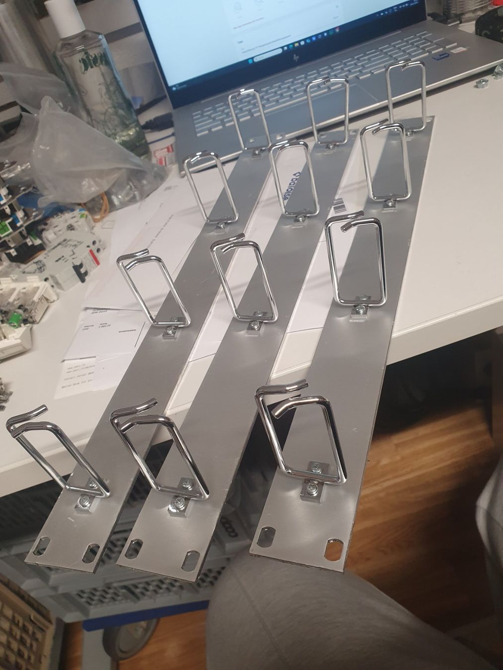 Racks & Ständer: Kabelführung 19" Rangierpanel Kabelführungspanel 70mm Menge? – Gebraucht aus Zürich von Alibaba1234