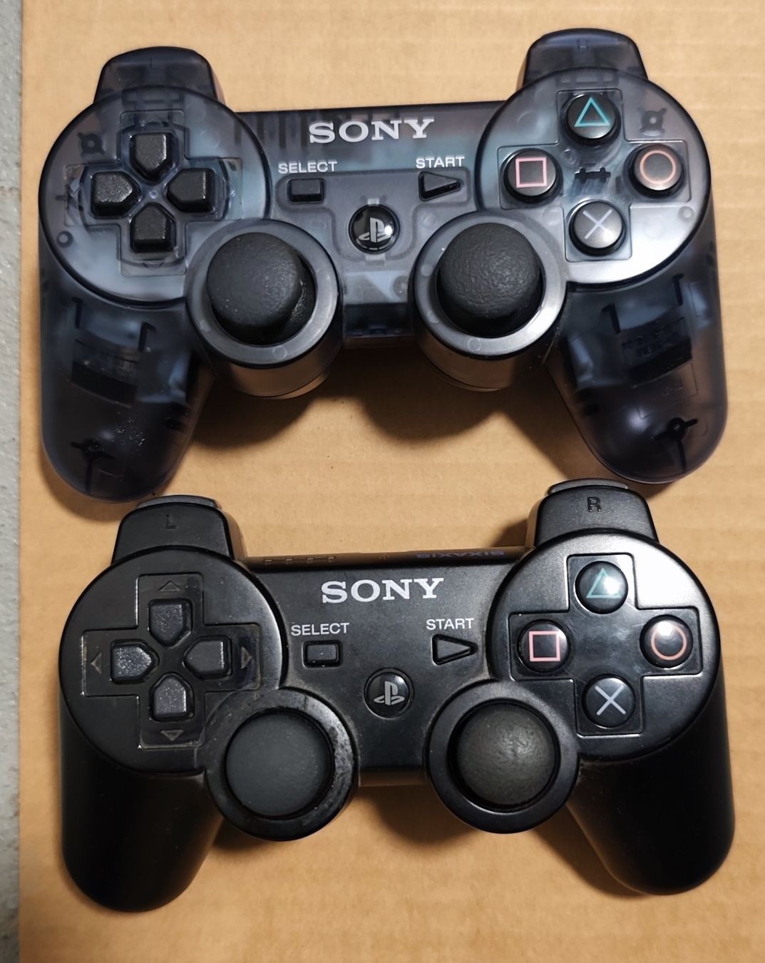 Sony Controller: SONY DualShock 3 Controllers 2x Black Wireless Gamepads – Usato da Zollikofen venduto da okjass