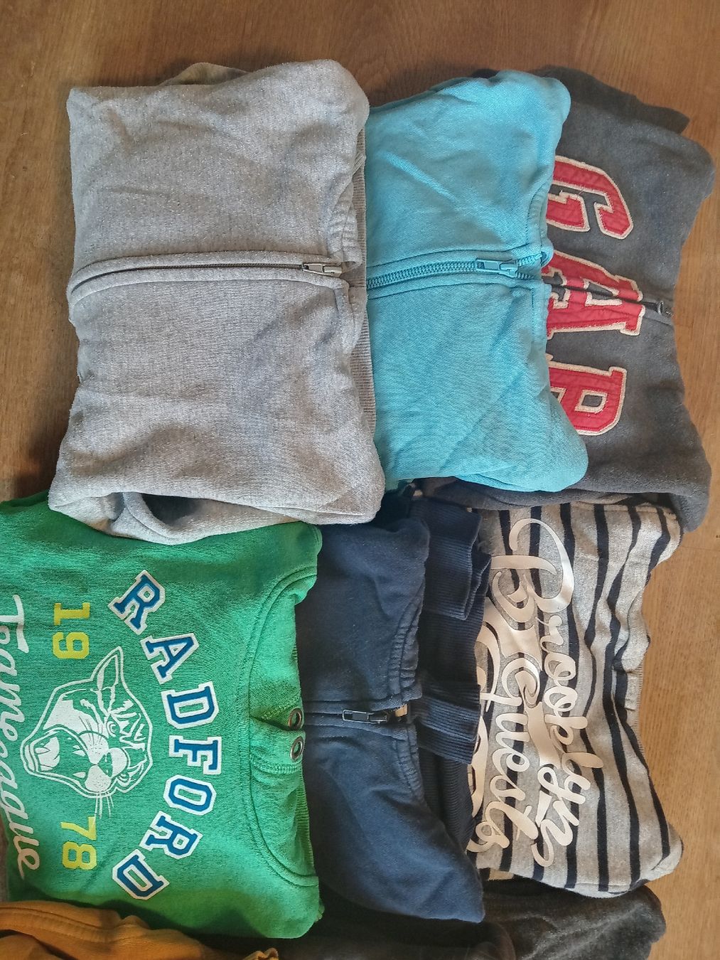 Kleiderpakete & -sets: Set Pullis/Hoodies Jungen ca. 128 gebraucht – Gebraucht aus Rehetobel von Modi98 2