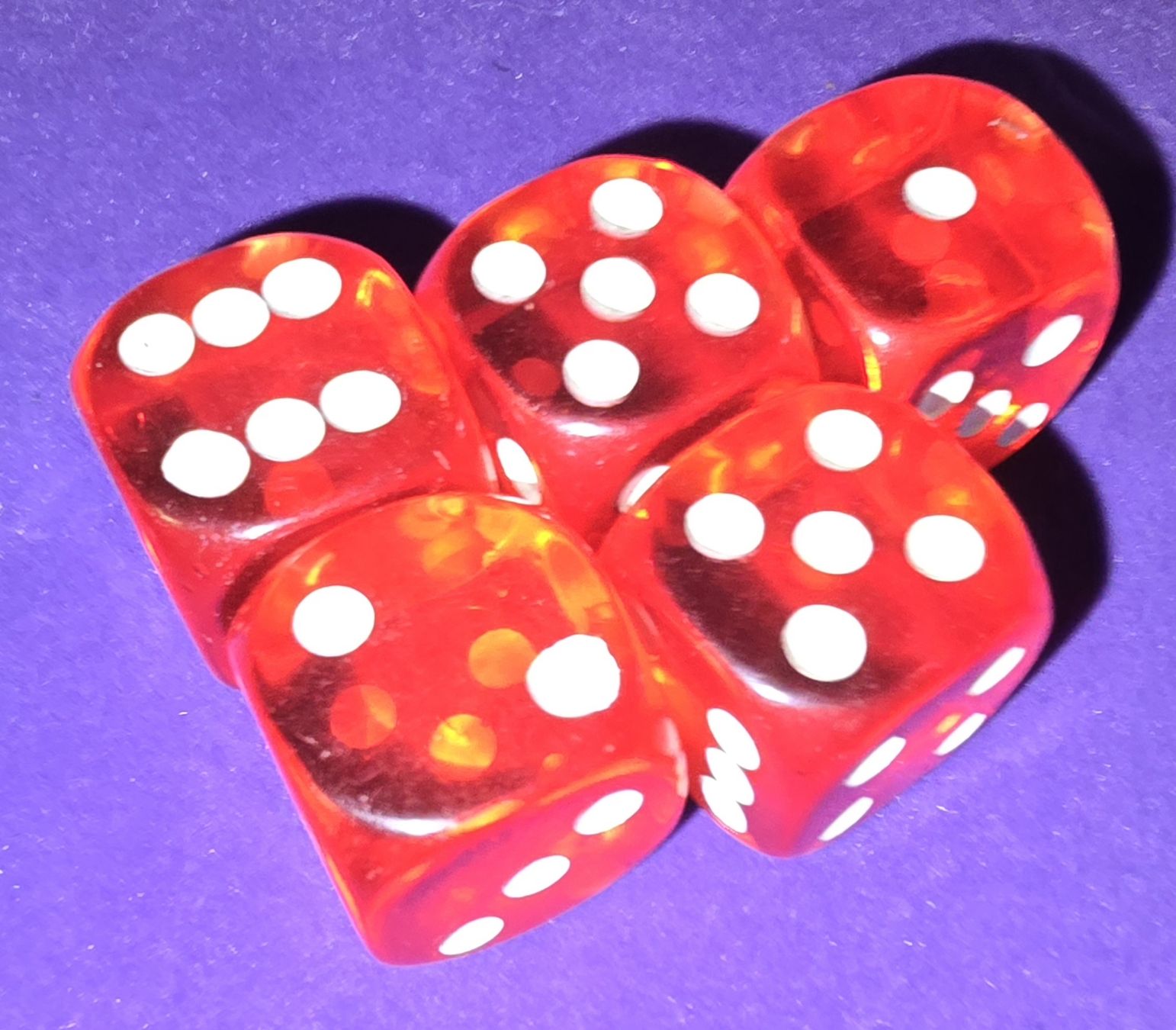 Giochi: 5 rote Würfel – Usato da Wangs venduto da Restposten.Garage 1