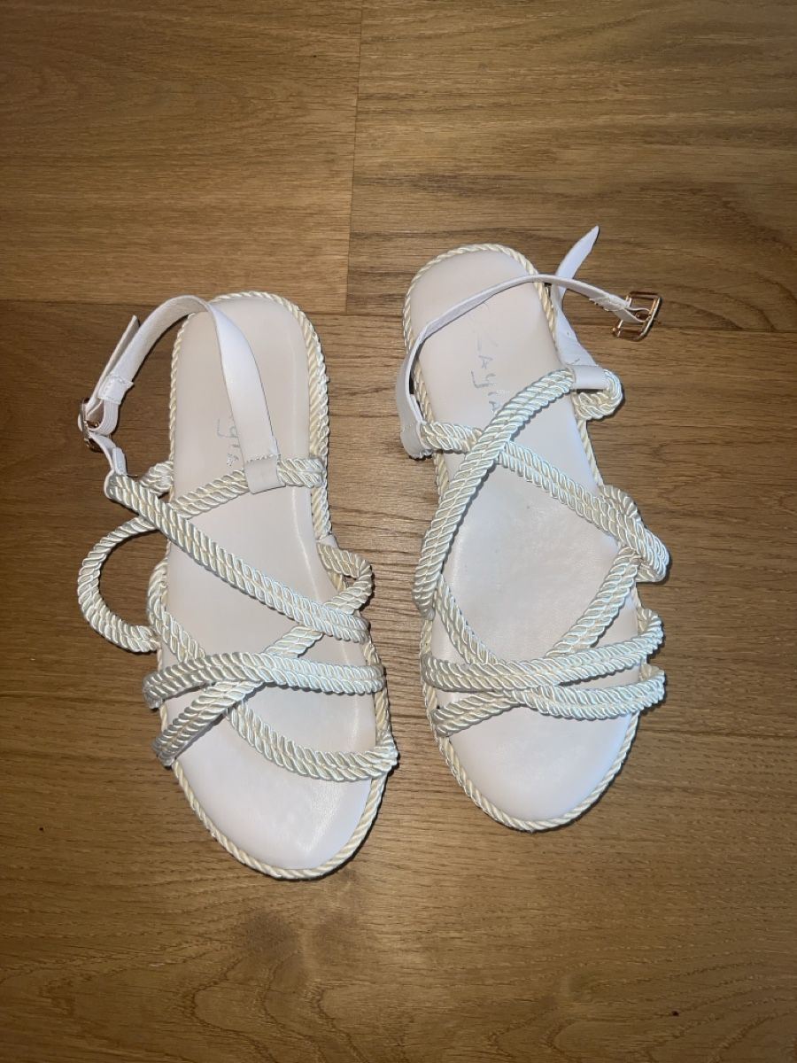 Damenschuhe: Sandale creme weiss, Gr. 39, neuwertig, – Gebraucht aus Luzern von Whateverr