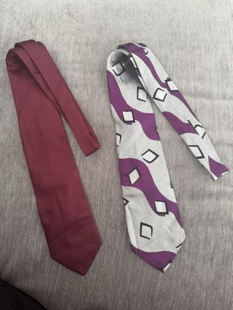 2 Krawatten, bordeaux und gemustert, Top Zustand👔