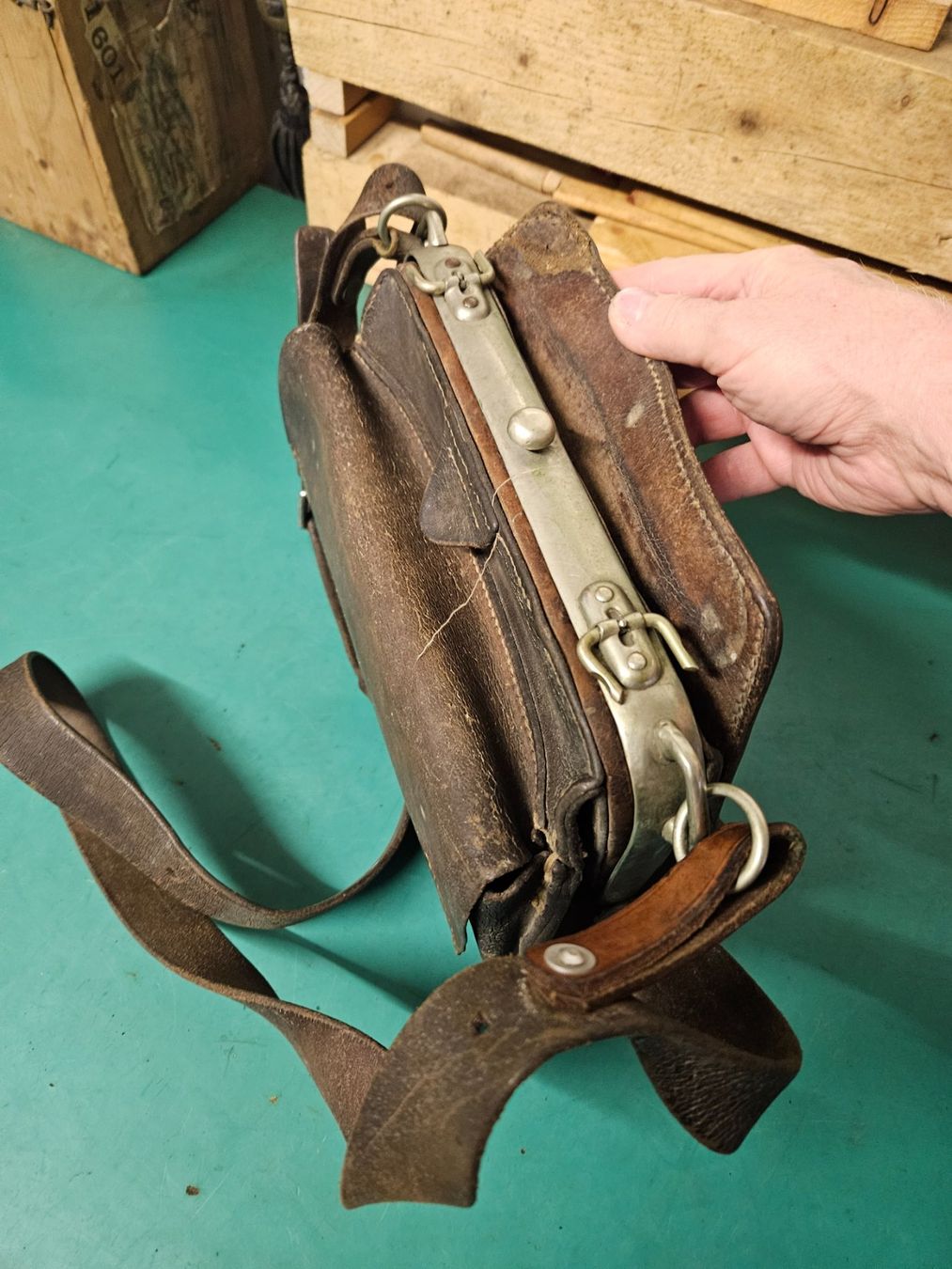 Schweizer Armee Uniformi: Ledertasche Schweizer Armee Post PTT Bahn SBB Vintage Tasche – Usato da Ostermundigen venduto da Swissmarmota 3