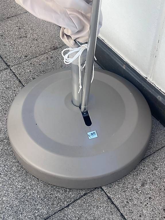 Sonstiges: LiRo Sonnenschirmständer bequem rollbar – Gebraucht aus Dübendorf von Charlie03