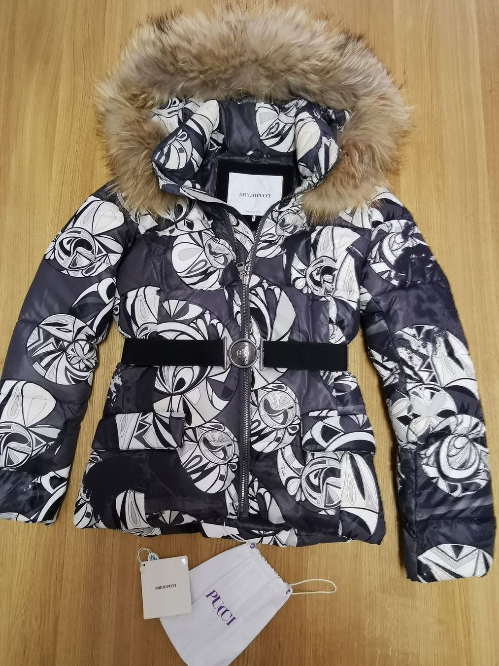 Jacken: CHF545 doudoune EMILIO PUCCI CH34 I40 parfait état – Neu (gemäss Beschreibung) aus Satigny von Helene2014