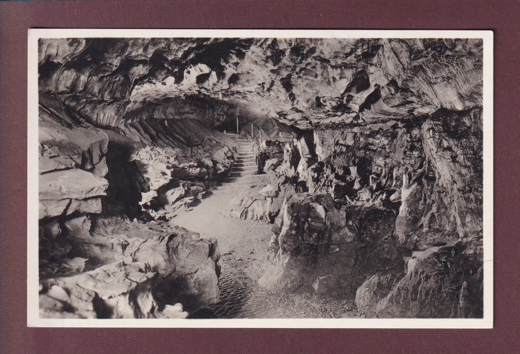 Cartoline postali: BEATUSHÖHLEN - Walhalla-Grotte – Usato da Pully venduto da nicecards