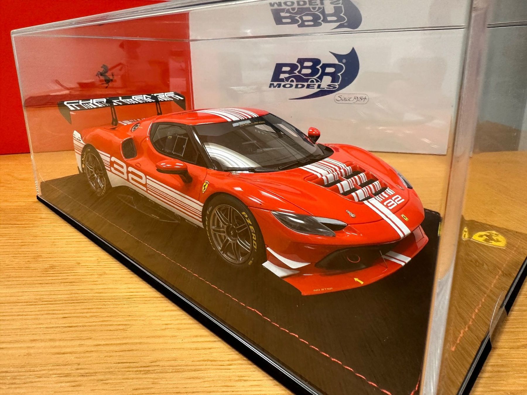BBR Models Modellini d'auto: Ferrari 296 Challenge 2023 Launch Version 1/18 – Nuovo e nell'imballaggio originale da Stein AR venduto da Krabbe2 6