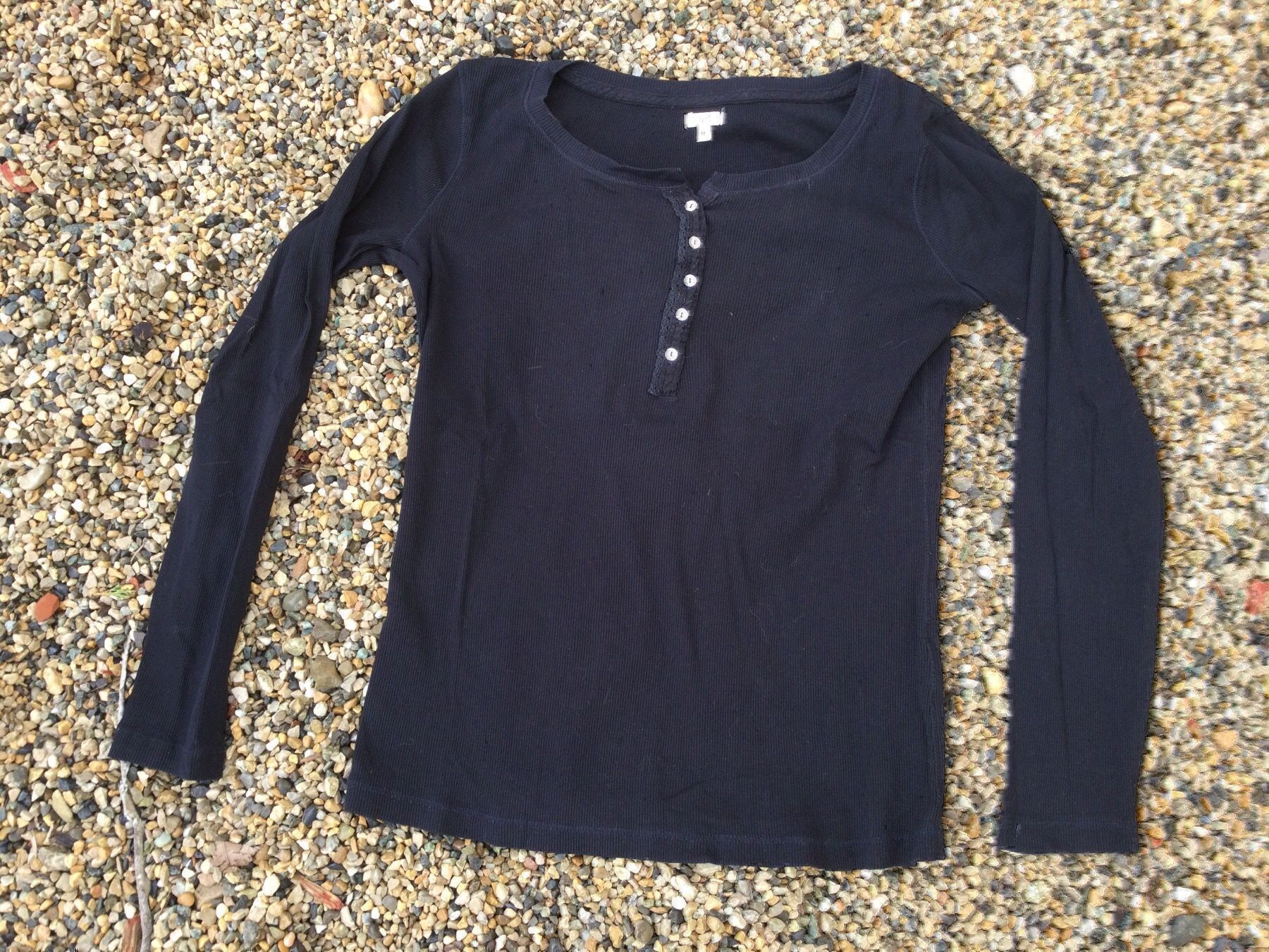 Top: Sweat noir OVS, petits boutons, taille M – Nuovo (secondo la descrizione) da Agiez venduto da chouchanelle 5
