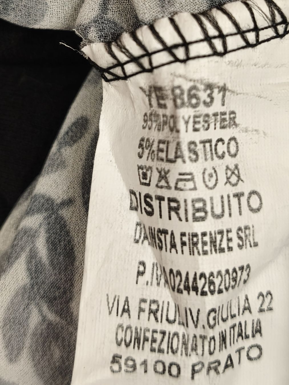 Camicette: Damen Bluse schwarz weiss Blumenmuster mit Bindegürtel – Nuovo (secondo la descrizione) da Emmetten venduto da SecondhandSiska 3