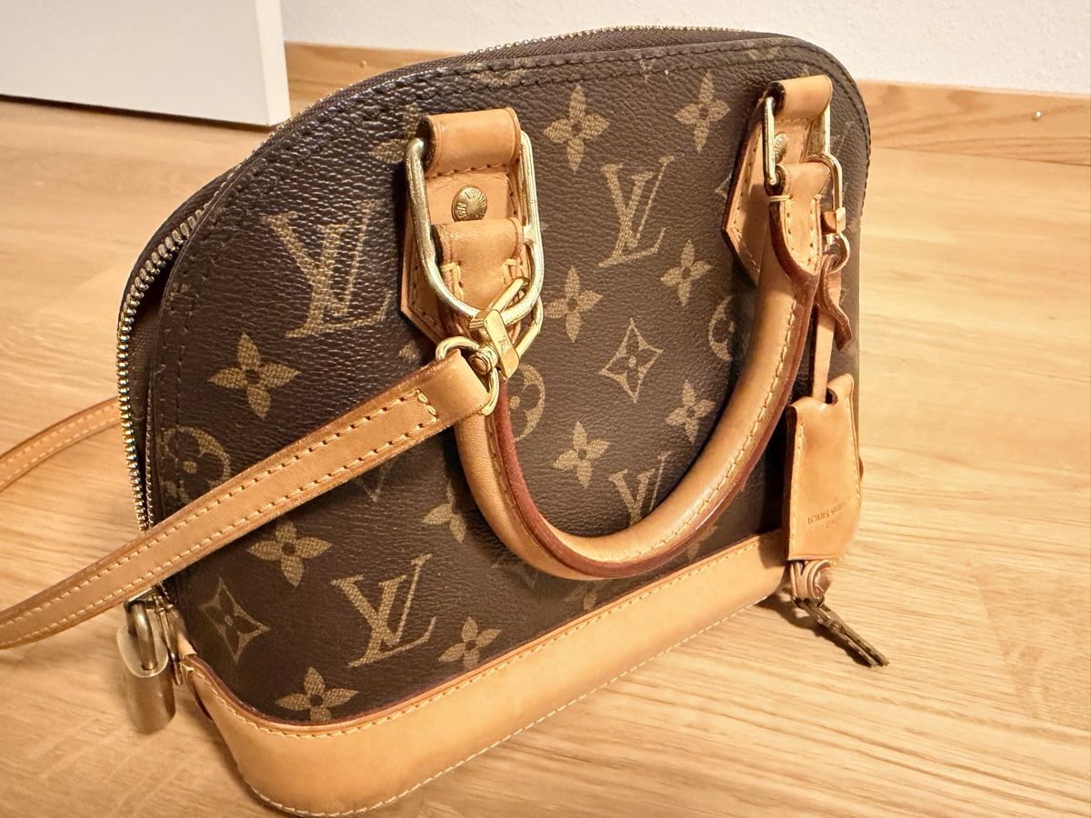 Louis Vuitton Borse da donna: Handbag Louis Vuitton Alma BB Monogram used condition – Usato da Bern venduto da sandeepandee 2