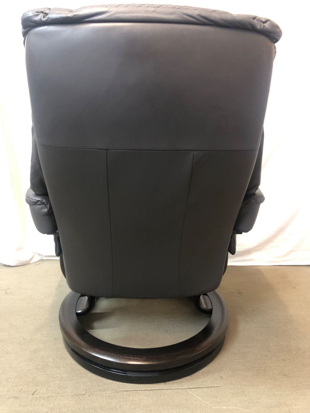 Stressless Sessel: Stressless plus Hocker in Leder grau – Gebraucht aus Brunnen von Allerwaren 3