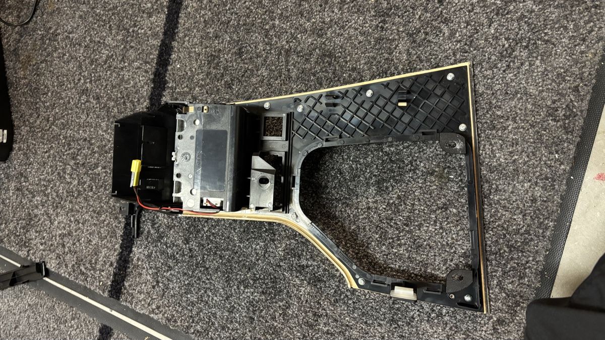 Articoli in legno: BMW E39 Interieurleisten Nussbaum, komplett – Usato da Balgach venduto da pludwiger 5