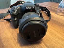 Sony Alpha 77 II mit 2 Wechselobjektiven