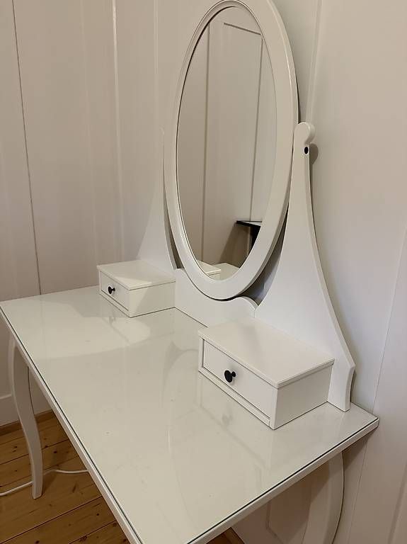 Ikea Tavoli da trucco: Schminktisch – Usato da Chur venduto da flujan 2