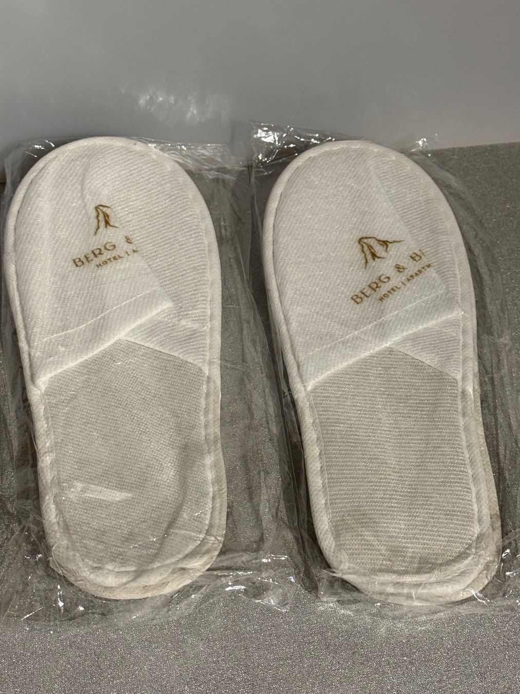 Scarpe da uomo: Hotel Slipper - 2 Paar - originalverpackt ! – Nuovo e nell'imballaggio originale da Chur venduto da Hermes421