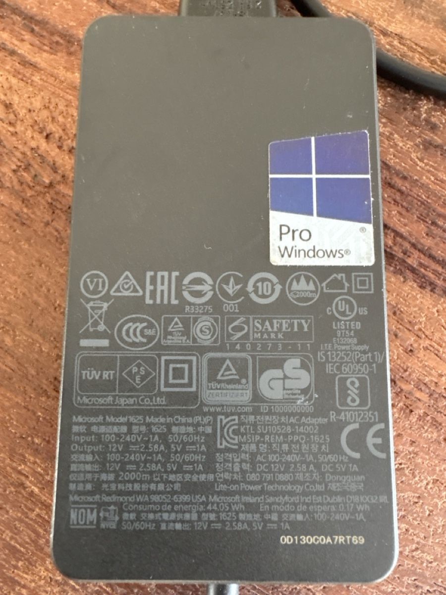 Microsoft Caricabatterie: Microsoft Surface Netzteil mit Kabel – Usato da Winkel venduto da Pauder 1