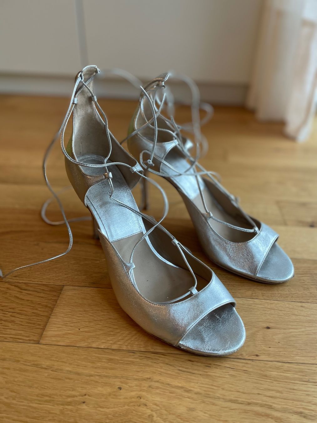 Michael Kors Damenschuhe: Michael Kors Collection Sandals 41 silver leather – Gebraucht aus Zug von dim_np7l