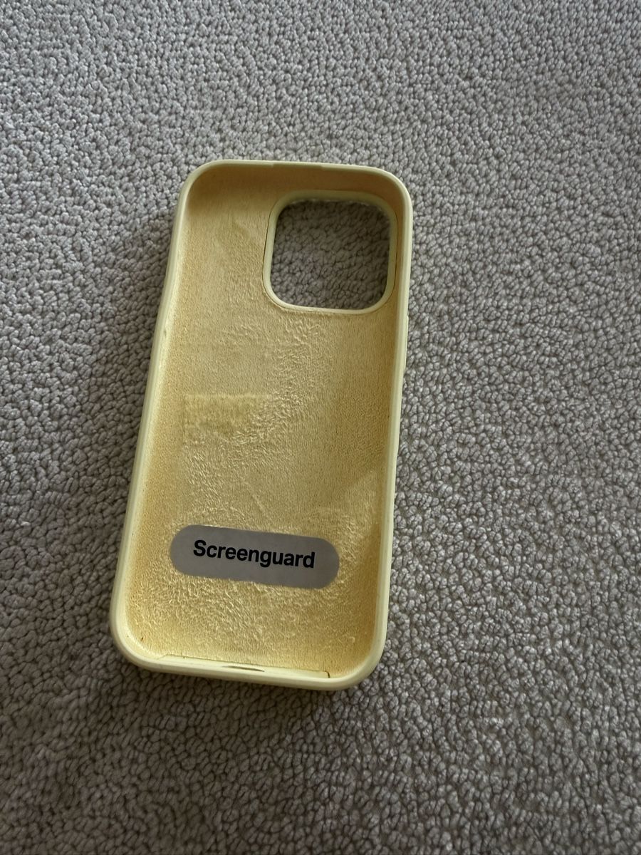Apple Coques & Protection écran: iPhone 16 Pro Hülle Schutzhülle hellgelb leicht gebraucht – Neuf (Voir description) à Zürich par Painter17 1