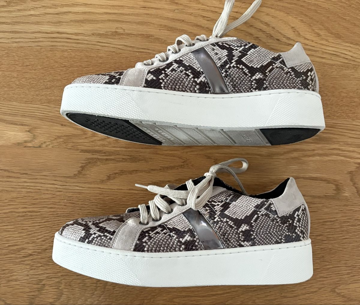 Geox Scarpe da donna: Geox Sneaker Schlangenprint Grösse 38 – Usato da Staffelbach venduto da rc-larossa 2