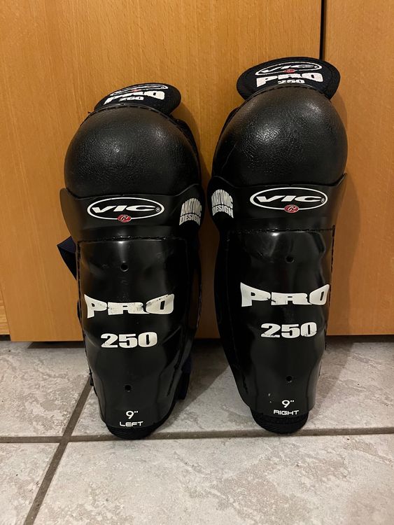 Eishockey Schirnbeinschutz von VIC PRO 250 (Gebraucht) in Münsingen für ...