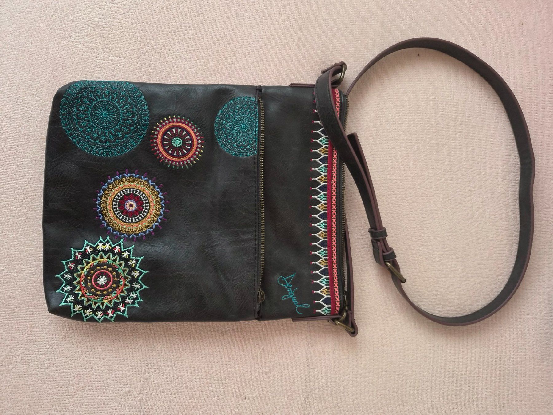 Desigual Borse da donna: Handtasche flach Desigual – Nuovo (secondo la descrizione) da Leutwil venduto da gno_dn7j