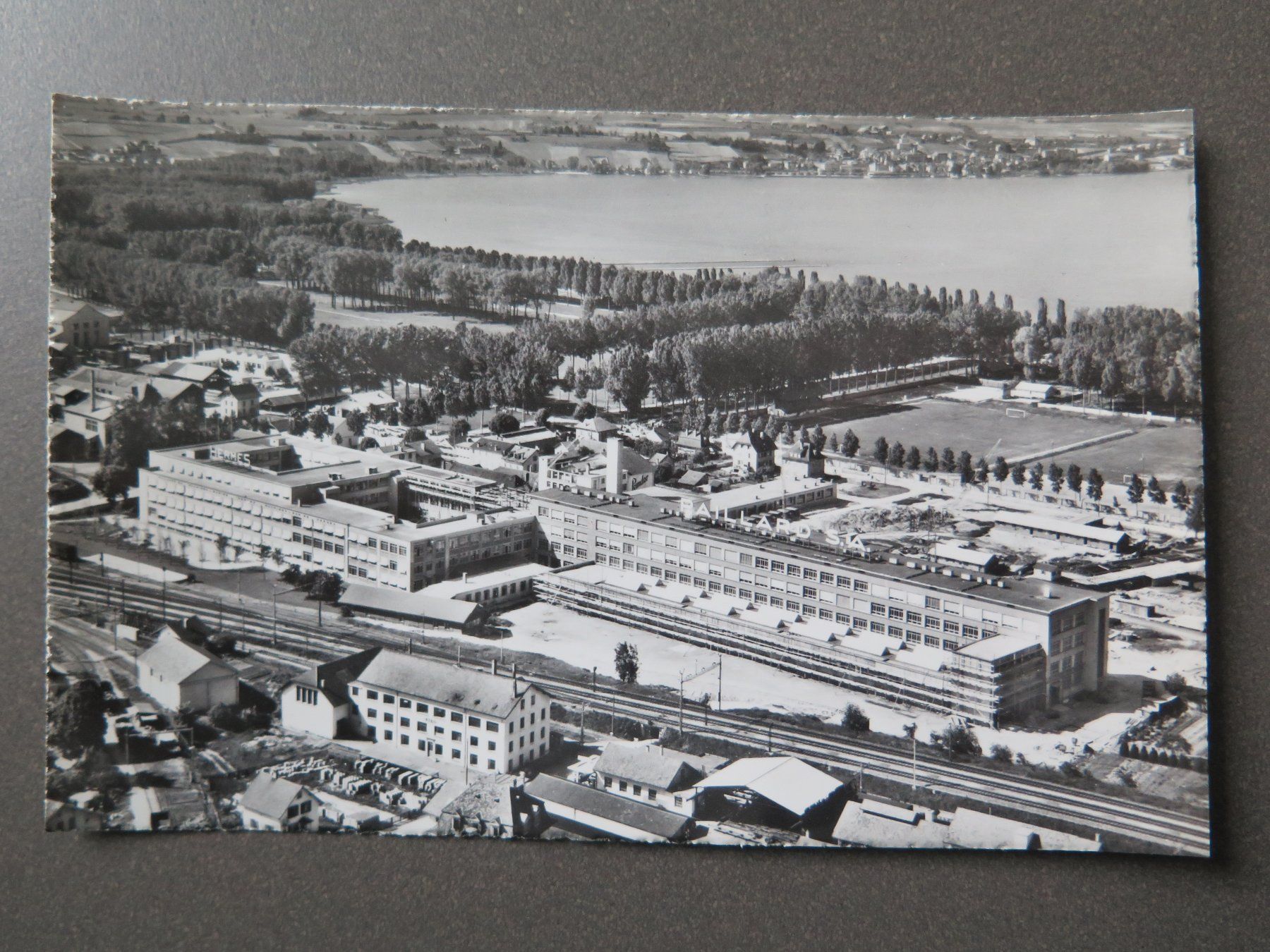 Cartoline postali: YVERDON - USINES PAILLARD – Usato da Wittenbach venduto da lipasal