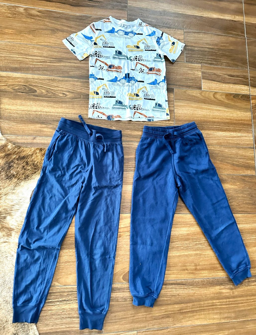 Lotti & Set di vestiti: Kleiderpaket Junge Teile Gr. 134-140 – Usato da Hombrechtikon venduto da MalgorzataJ 6