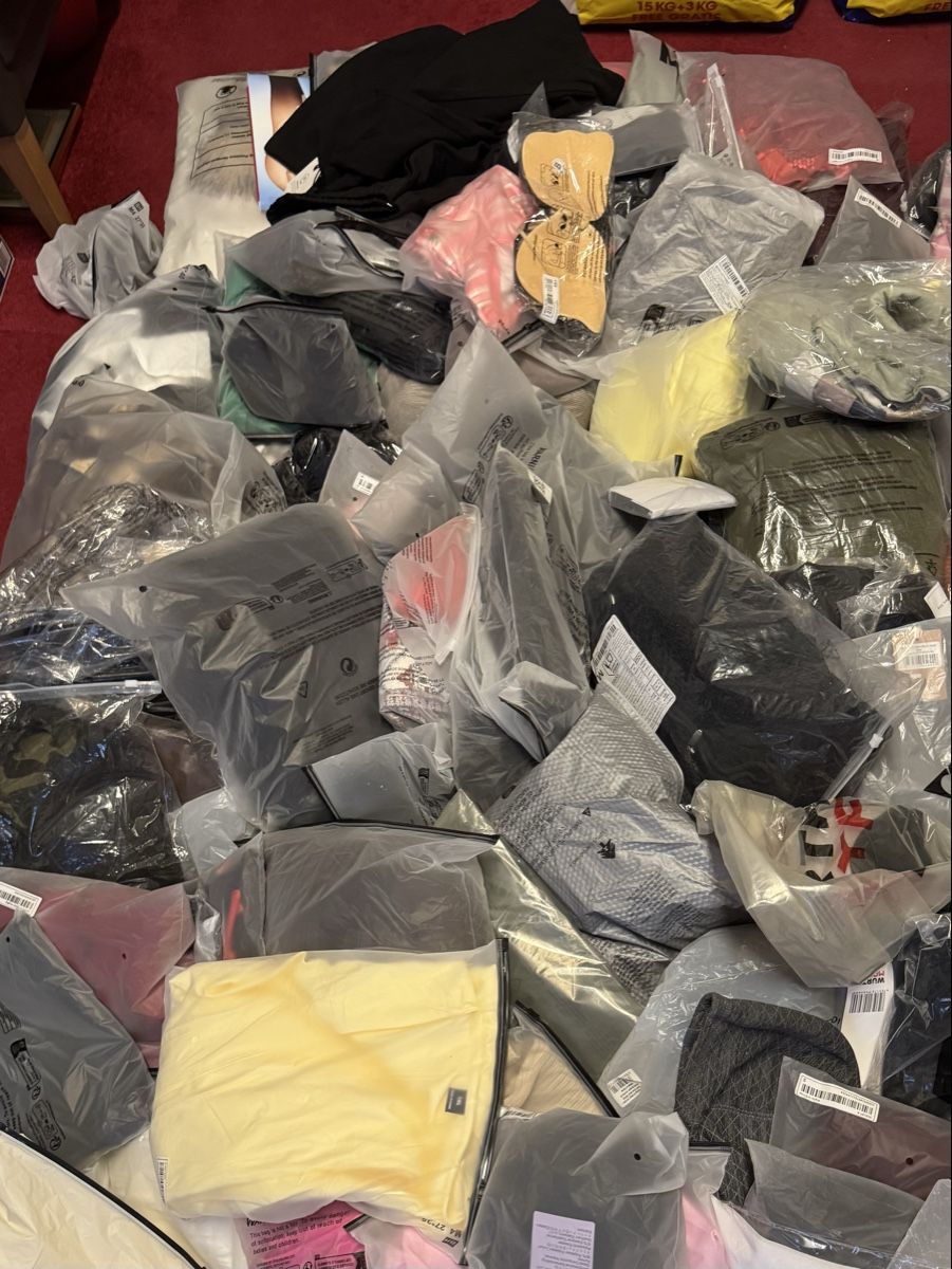 Lotti di vestiti: Lot kleide & Schuhen NEU 191 stk. – Nuovo (secondo la descrizione) da Schlieren venduto da Freundlich02 6