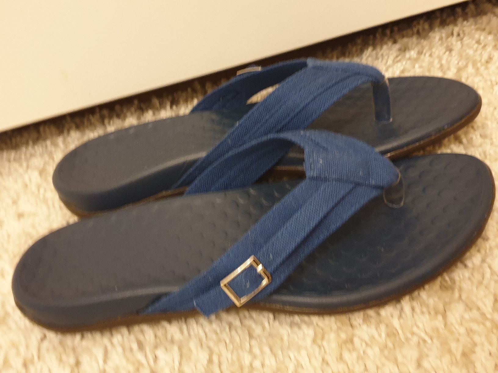 Scarpe da donna: Tong 37,5, bleu, neuf – Usato da Neuchâtel venduto da Verenas12 1