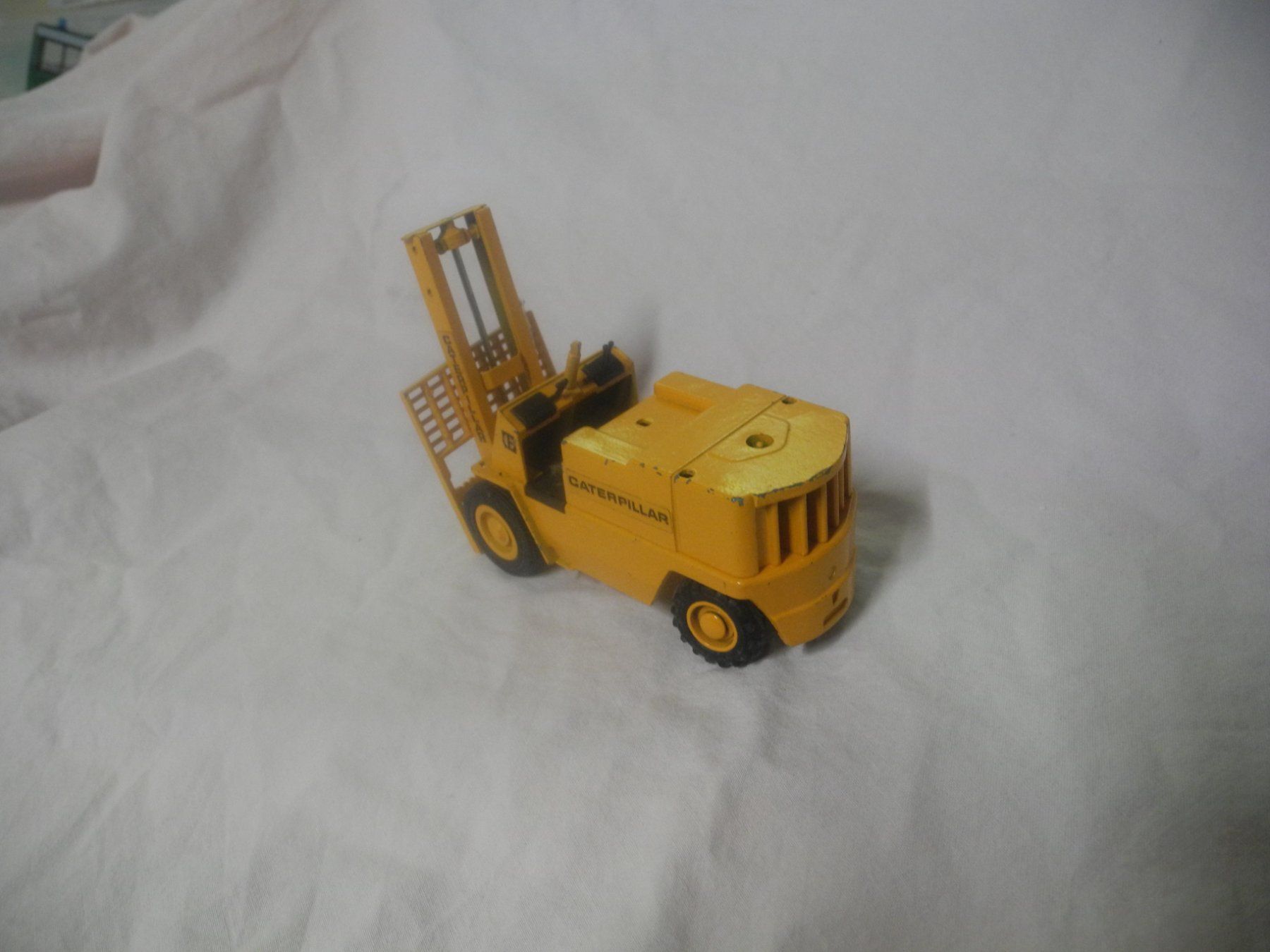 Caterpillar Modellbausätze & Standmodelle: JOAL  NR. 215  CATERPILLAR STAPLER    U.A. DACH FEHLT – Defekt aus Gurtnellen von Murmeli99 1