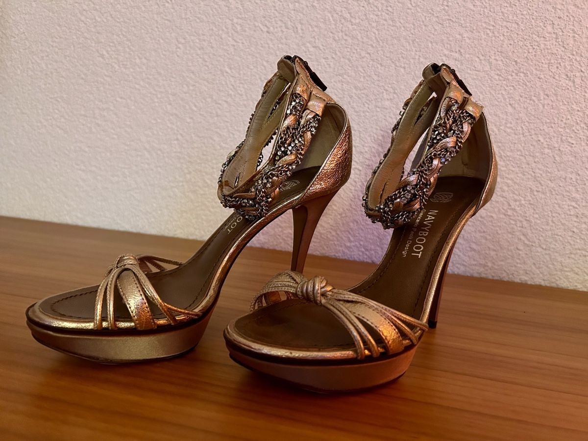 Navyboot Scarpe da donna: Goldige NAVYBOOT Pumps Grösse 36 Leder – Nuovo (secondo la descrizione) da Muttenz venduto da cho_xj52