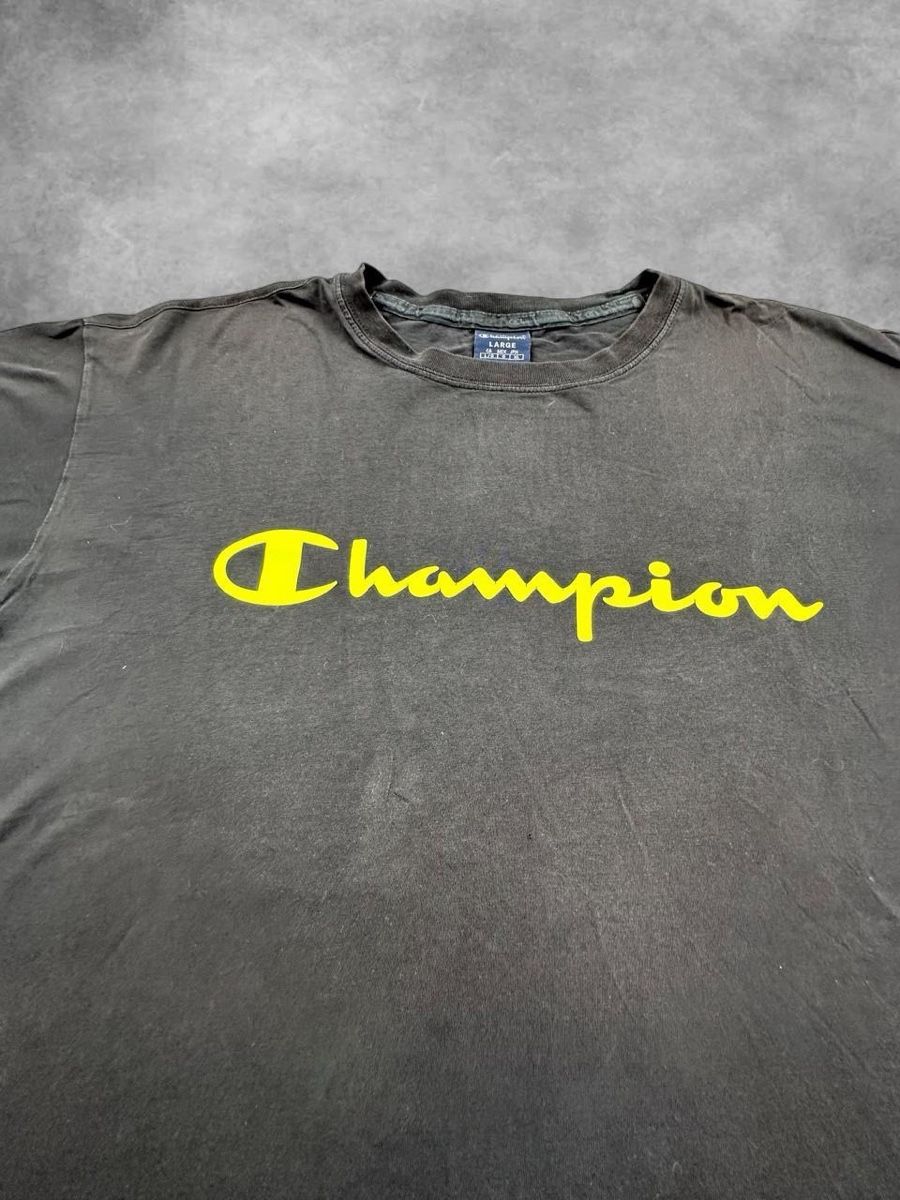 Champion T-shirt: Champion T-shirt – Usato da Erlinsbach SO venduto da TogaResell 1