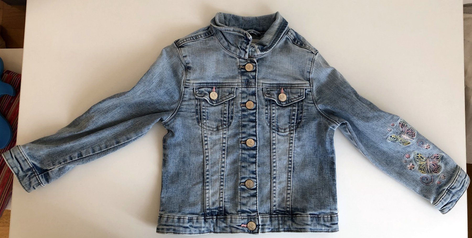 Giacche & Cappotti: Jeansjacke für Mädchen, Grösse 110 – Usato da Zürich venduto da Staetz