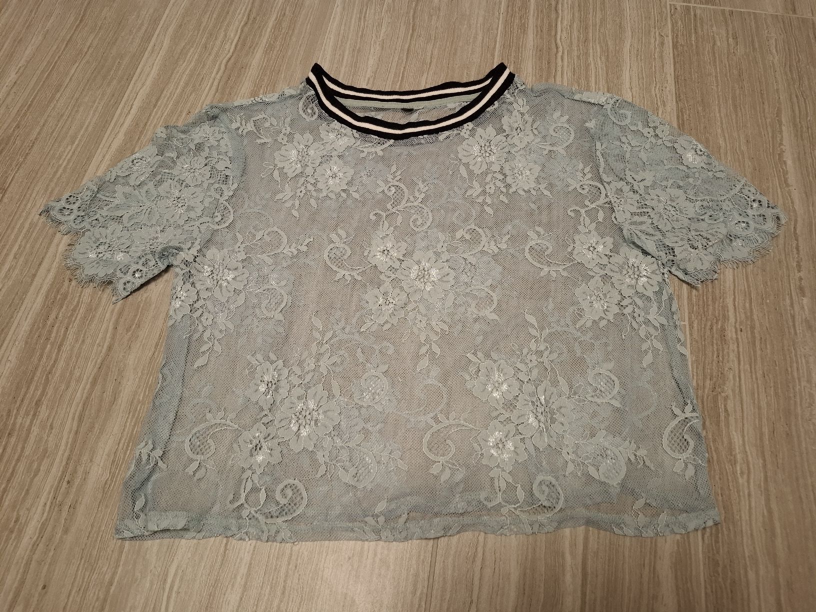 Top: haut bleu-gris en dentelle taille S – Usato da Ecublens FR venduto da ame_y8tq