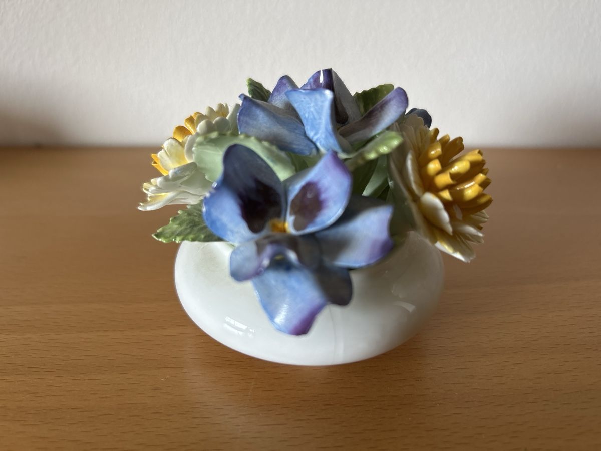 Royal Doulton Figurines: Spring flower sculpture – D'occasion à Bogis-Bossey par jhenckaerts 1