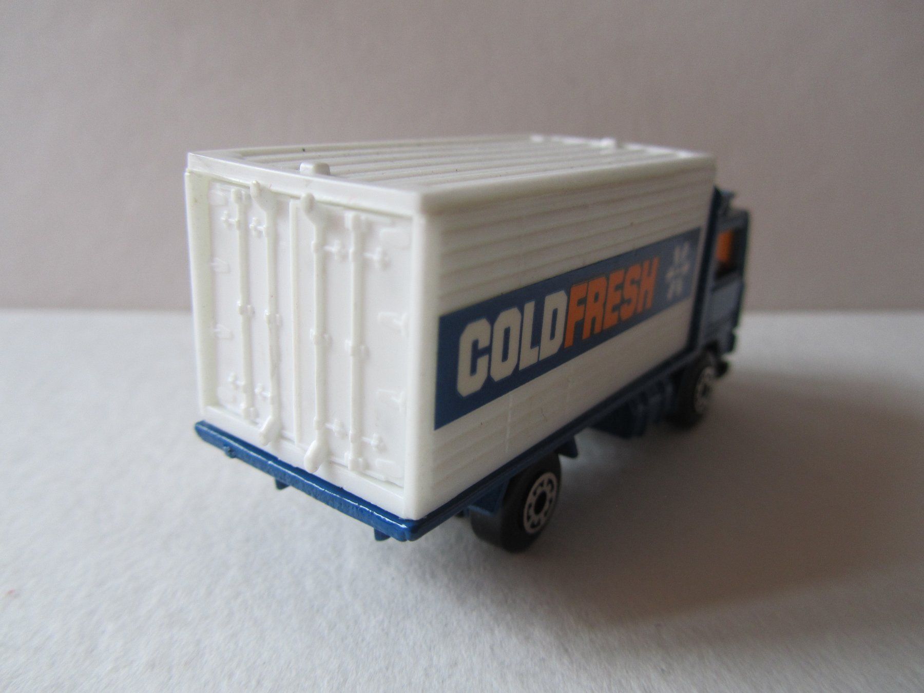 Matchbox Modellini d'auto: Volvo Container Truck, Matchbox Macau, unbespielt – Usato da Weiningen ZH venduto da dietsch57 3