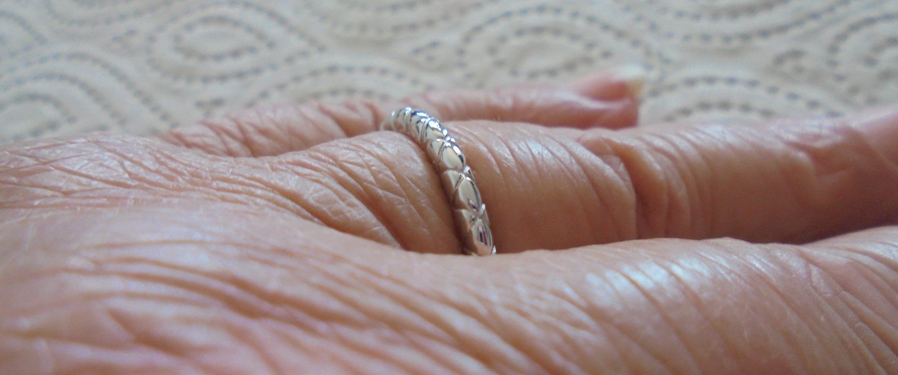 Anelli: Echtschmuck: 925er Sterling-Silber-Ring mit Muster – Nuovo (secondo la descrizione) da Zuchwil venduto da maumauchi 7